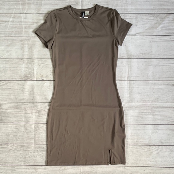 H&M Dresses & Skirts - H&M Taupe Brown Short Sleeve T-Shirt Dress NWT